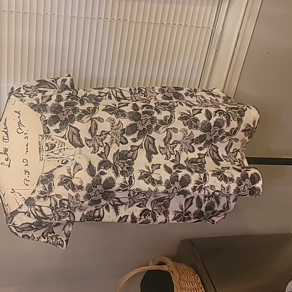 Old Navy Floral Top Large w/Key Hole Tassels